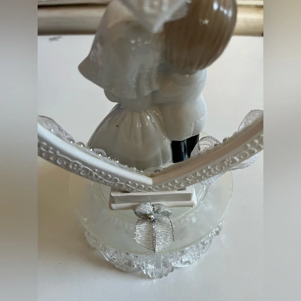 Vintage Glossy Ceramic Bride & Groom Wedding Cake Topper Lace Ribbon heart